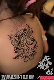 Kobieta z powrotem monochromatyczny wąż deklaracja miłości tatuaż wzór