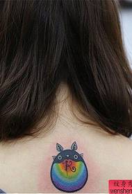 Tatuiruočių šou, rekomenduokite moters nugaros animacinių filmų tatuiruotės modelį