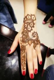 Hand India Henna hand-painted tattoo works