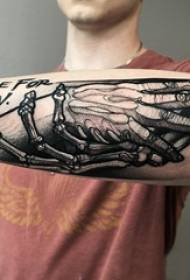Pojkar armar på svart grå skiss Sting Tips Creative Hand Tattoo Picture