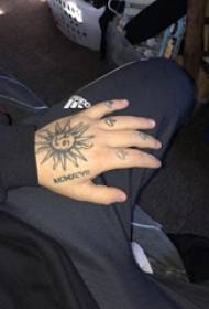 Tatuatge de tòtem de sol, tòtem masculí, imatge de tatuatge de tòtem de sol