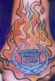 Rankų spalvos deginanti ryški logotipo simbolio tatuiruotė