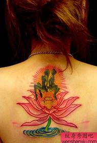 Kaunis mustakukkainen lotus-tatuointikuvio