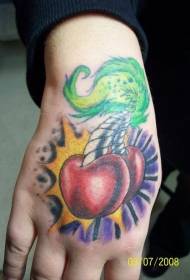 Modèle de tatouage de cerise juteuse de couleur à la main
