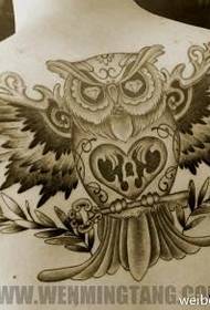 Male back domineering cool black and white owl tattoo pattern