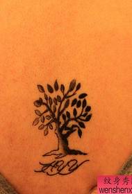 纹身秀图吧分享一幅背部树字母纹身图案