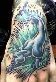 Motif de tatouage de panthère noire dans l'herbe colorée à la main
