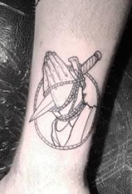 男生小腿上黑白几何元素手部用刀纹身图片
