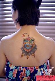 Model de tatuaj popular cu cap de leu de dans din spate popular pentru fete