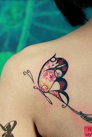 una imagen de tatuaje de mariposa en la espalda