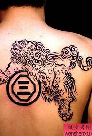 背部图腾狮子纹身图案