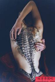 Női hátsó 3D-s tetoválás munka
