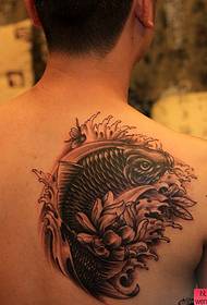Umboniso we tattoo, cebisa iphethini ye-squid lotus tattoo yangasemva