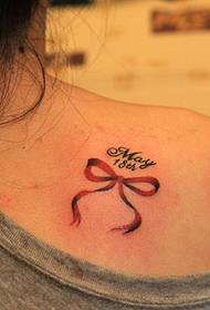 Tattoo show, odporúčame ženské rameno, malý vzor čerstvého lúk