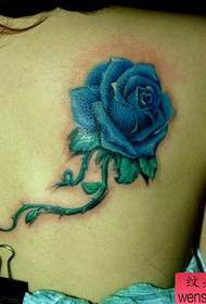 Piękny kolorowy wzór róży tatuaż z powrotem
