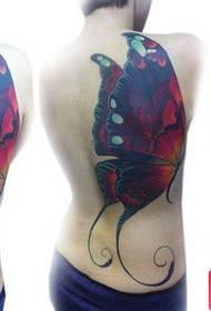 Prilično popularan uzorak tetovaže leptira na leđima djevojčica