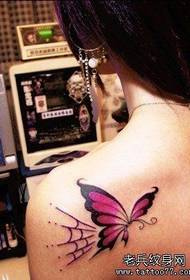 Travail de tatouage papillon créatif petite femme dos frais