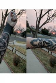 Maschera del tatuaggio del serpente della mano del ragazzo del tatuaggio del serpente