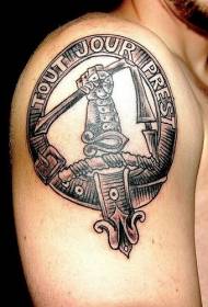 Ruka drži uzorak tetovaža značke oružja