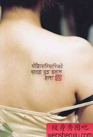 Patrón de tatuaje de texto tibetano de nuevo belleza