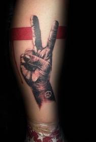 Χέρι δάχτυλα χρώματος με το σχέδιο τατουάζ της Ειρηνικής σημαίας