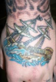 Handgekleurde zeilboot mariene tattoo-foto's