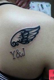Тетоважи со мали свежи задни крила