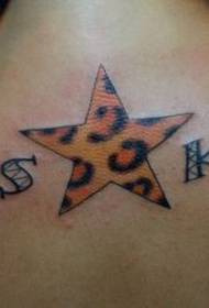 Patrón de tatuaje de estrella de cinco puntas de leopardo en la espalda que les gusta a las chicas