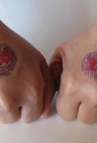 남성 손 빨간 손 인쇄 문신 패턴