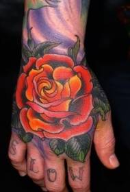 Paprastas spalvingas didelių rožių tatuiruotės raštas ant rankos galo