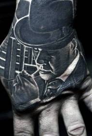 Ruky späť čierne fajčenie mafie muž nádherný tetovanie vzor