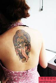 Kvinnans rygg som en tatuering