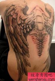 Padrão de tatuagem bonito asas traseiras