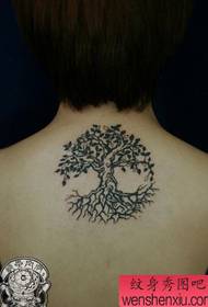 Wzór tatuażu z powrotem moda pop totem drzewo