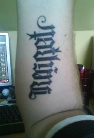Model i tatuazhit të çuditshëm të zi të çuditshëm me krahë