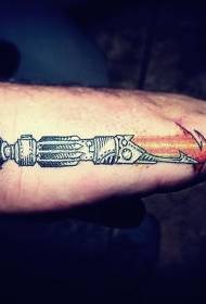 Ročno obarvana šolska svetleča slika tatoo meča