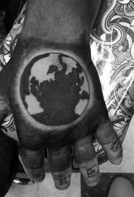 Padrão de tatuagem de planeta Terra legal na parte de trás da mão