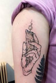 Dużej ręki tatuażu ilustracyjny męski dużej ręki mienia świeczki tatuażu obrazek