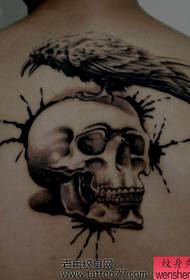 Популярний класичний візерунок татуювання ворон