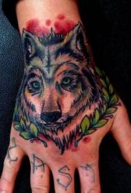 Mão de volta caseira como um padrão de tatuagem de lobo colorido