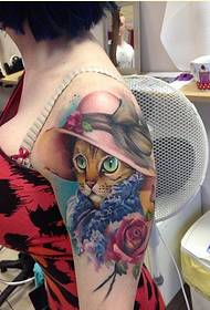 女性胳膊个性时尚好看的彩色猫咪纹身图片