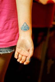 Modna slika male dijamantske ručne tetovaže