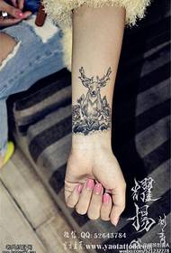 Uzorak tetovaže ruža antilopa ruža
