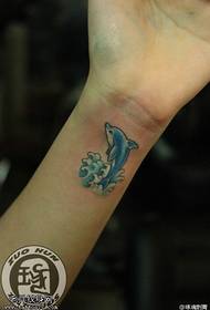 Καρπός έγχρωμο δελφίνι τατουάζ εικόνα