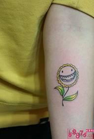 Imagini creative de tatuaj brat de floarea soarelui