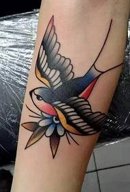Krásné a krásné vlaštovky tetování