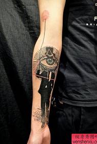 Gaya tangan gaya khusus pola tato karakter mata dewa