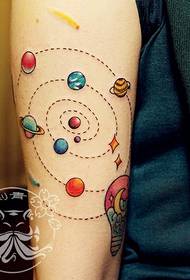 Kosmisch sterrenbeeld gloeilamp tattoo patroon