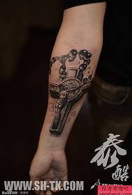 ხელი ათი amp jesus tattoo ნიმუში