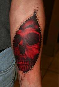 Slika rdeče lobanje tetovaže